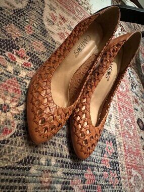 Cameos vintage leather woven pumps (size 6 1/2)